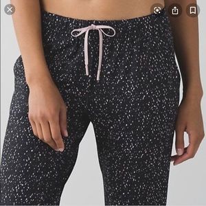 Lululemon on the fly 7/8 pants sz 10